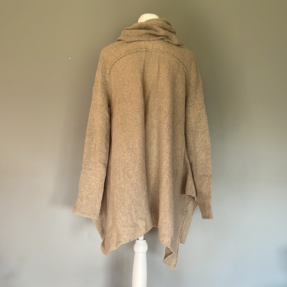 Umgee Tan Flowy Turtleneck Sweater, Size Medium - Picture 3 of 6